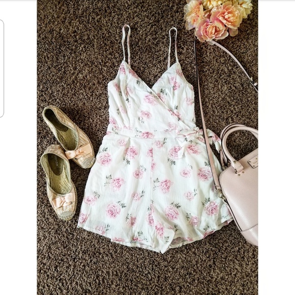 Abercrombie & Fitch Pants - Rose print wrap romper